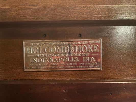 1913 Holcomb And Hoke Popcorn Machine Image