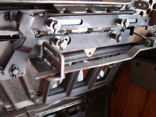 1933 Mills 25 Cent Castle Front Slot Machine Image