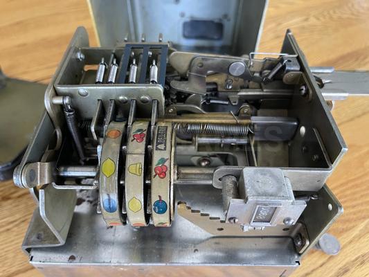 1940's Mills Vest Pocket Slot Machine Trade Stimulator Image