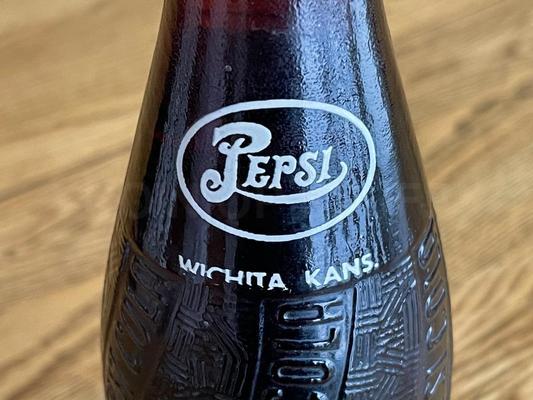1946 12oz Full Pepsi Double Dot Bottle - Wichita Kansas Image