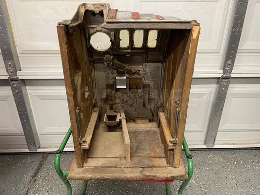 1946 Pace Deluxe Bell Slot Machine Empty Case Image