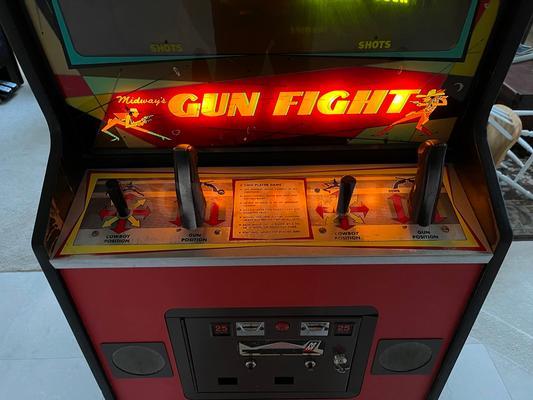 1975 Midway Gun Fight Upright Arcade Machine Image