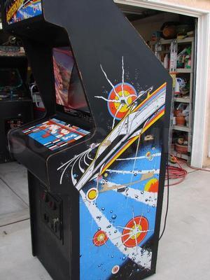 1979 Atari Asteroids Stand Up Arcade Game Image