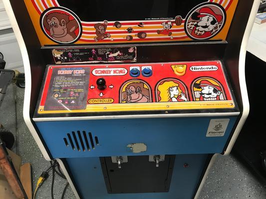 1981 Nintendo Donkey Kong Upright Arcade Machine Image