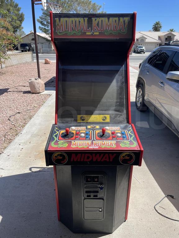 1992 Midway Mortal Kombat Upright Arcade Machine