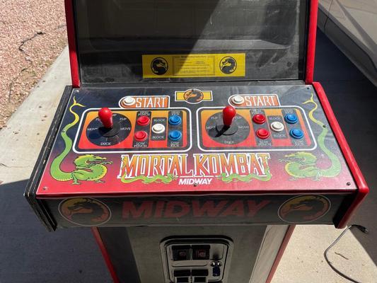 1992 Midway Mortal Kombat Upright Arcade Machine Image