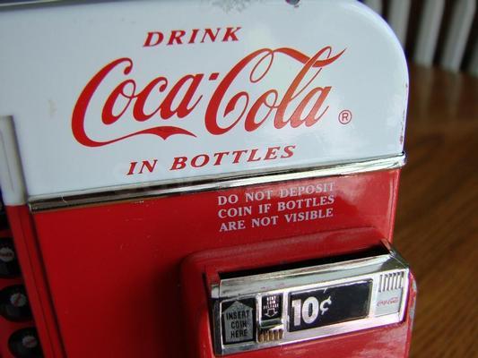 1993 Coca-Cola Musical Bank Vending Machine Image
