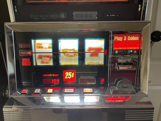 2000 Williams Big Bang Piggy Bankin Slot Machine Image
