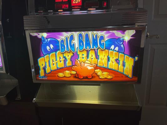 2000 Williams Big Bang Piggy Bankin Slot Machine Image