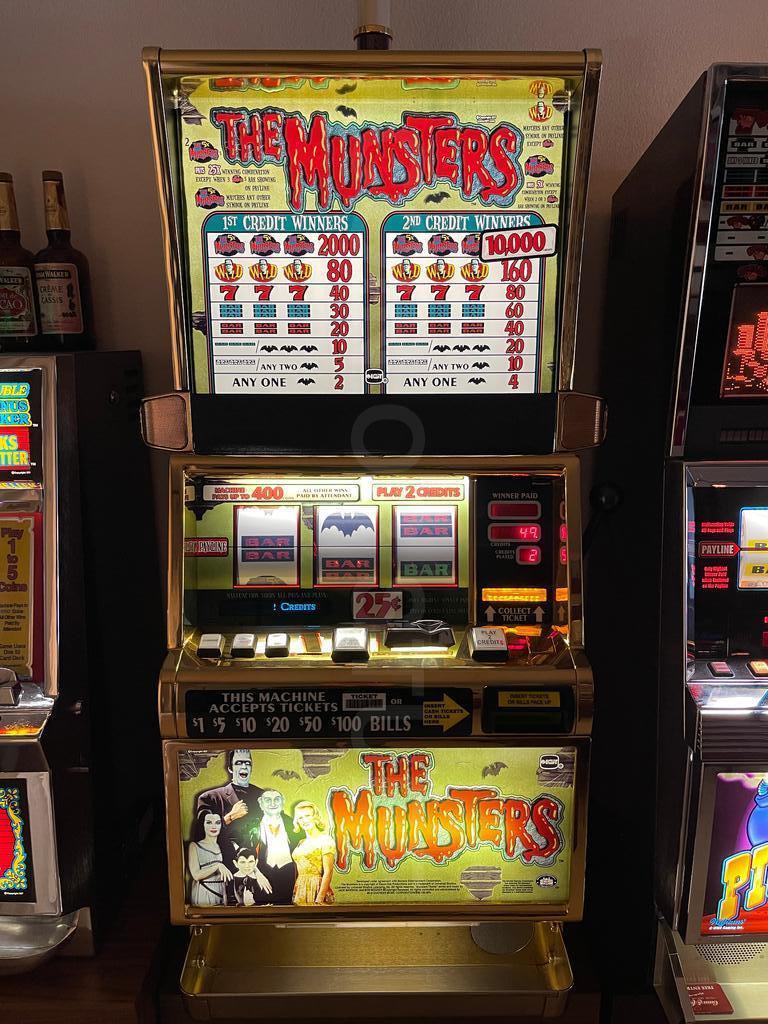 2001 IGT S-2000 The Munsters 3 Reel Slot Machine