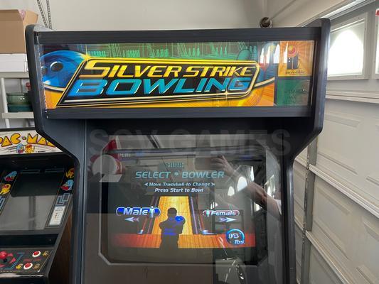 2004 IT Silver Strike Bowling Upright Arcade Machine Image