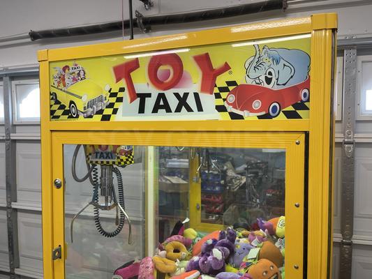 2006 Betson Enterprises Toy Taxi Claw Machine Image
