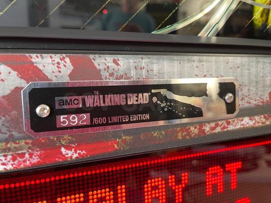 2014 Stern The Walking Dead LE Pinball Machine Image