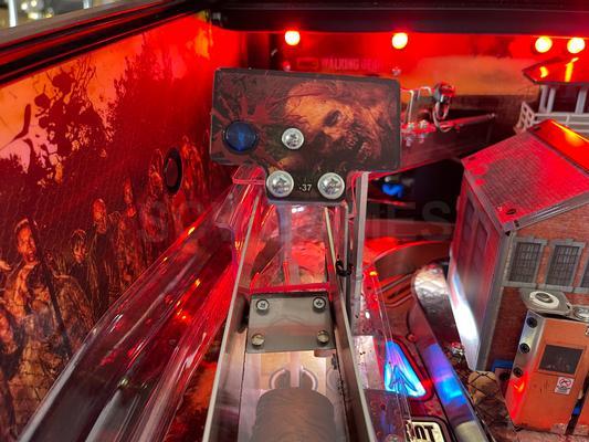 2014 Stern The Walking Dead LE Pinball Machine Image