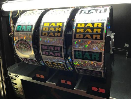 IGT Triple Diamond 25 Cent Slot Machine Image