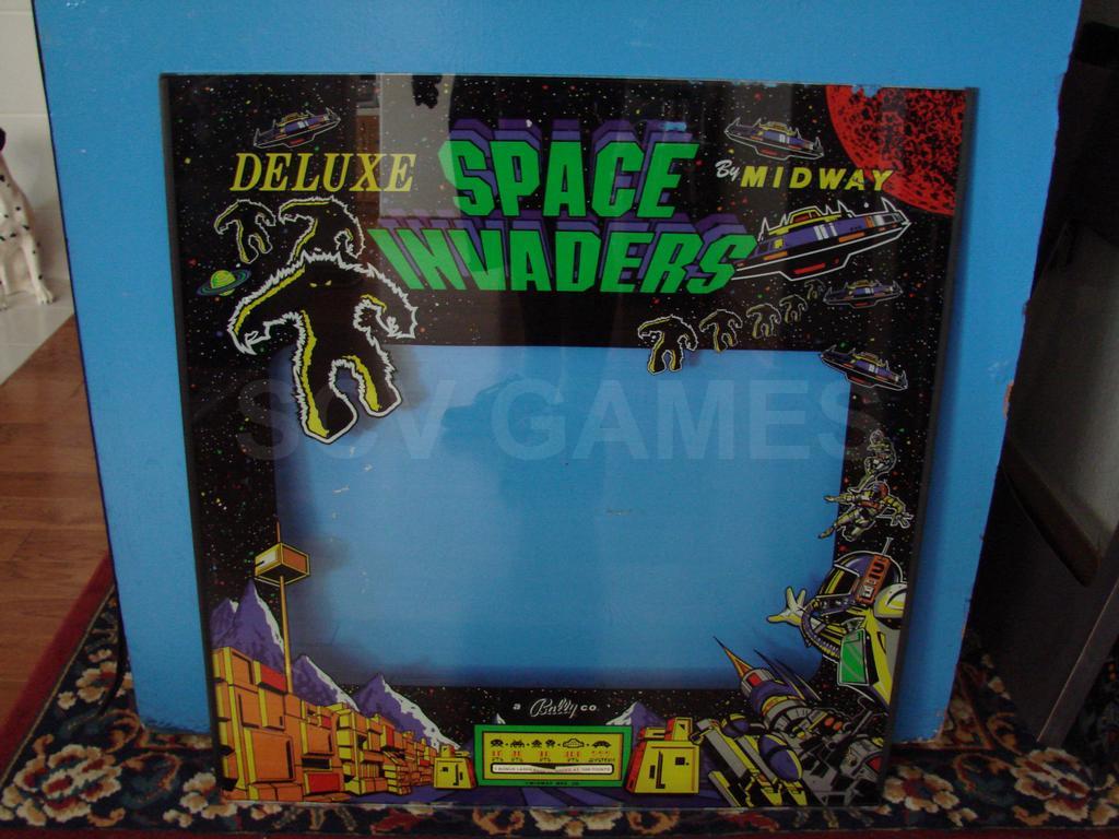 Space Invaders Deluxe Glass Bezel